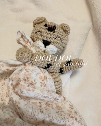Commande client 26/09 - 2 doudous câlin léopard tissu gaze de coton fleuri beige et tissu douillette sur commande